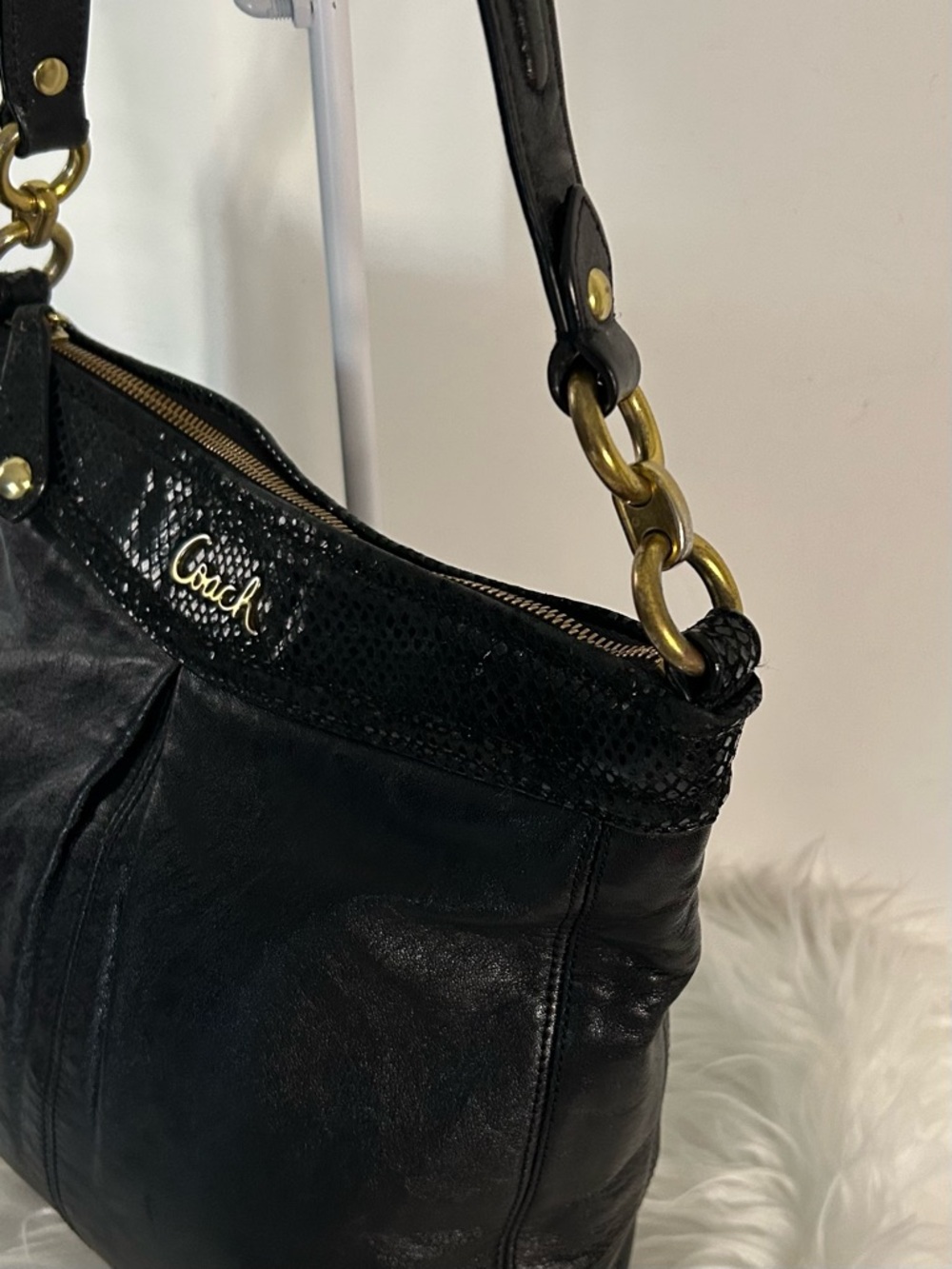 Coach Black Leather Shoulder Bag Snake skin purse Gold Hardware - Picture 12 of 15